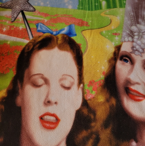 Wizard of Oz Throw Blanket - Picture 2 of 3